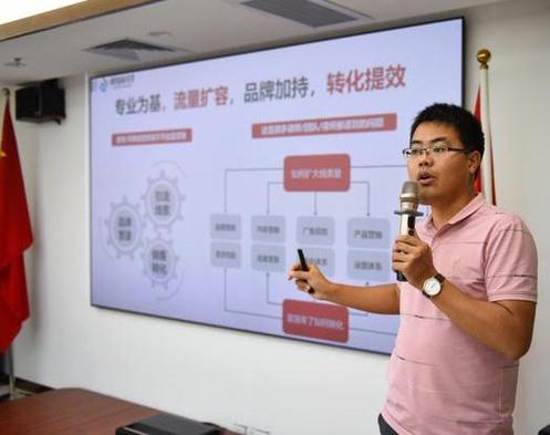 構建數字化轉型的雙翼 計算機軟硬件零售與信息技術服務的協同發展